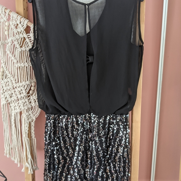 Black dress with sequins - Picture 2 of 4